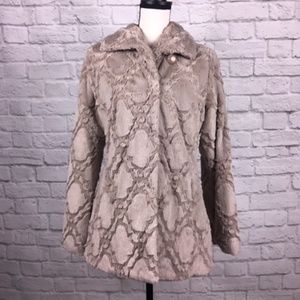 💫Sculpted Faux Fur Jacket✨